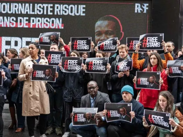 Rassemblement devant l’ambassade de la RDC à Paris pour soutenir Stanis Bujakera