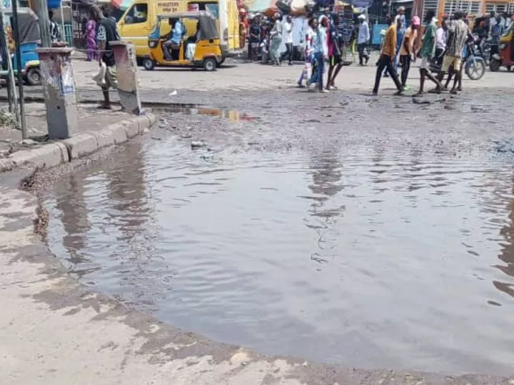 RDC/Élection des gouverneurs de province : La ville de Kinshasa remplie des trous et poubelles, les Kinois demandent aux députés provinciaux de voter utile