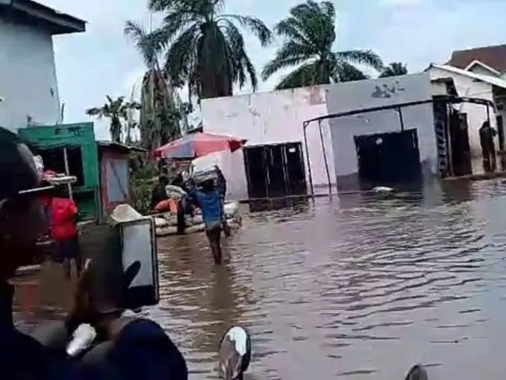 Inondations Catastrophiques à Kalemie: Des Centaines de Maisons Submergées et la Ville Scindée en Deux