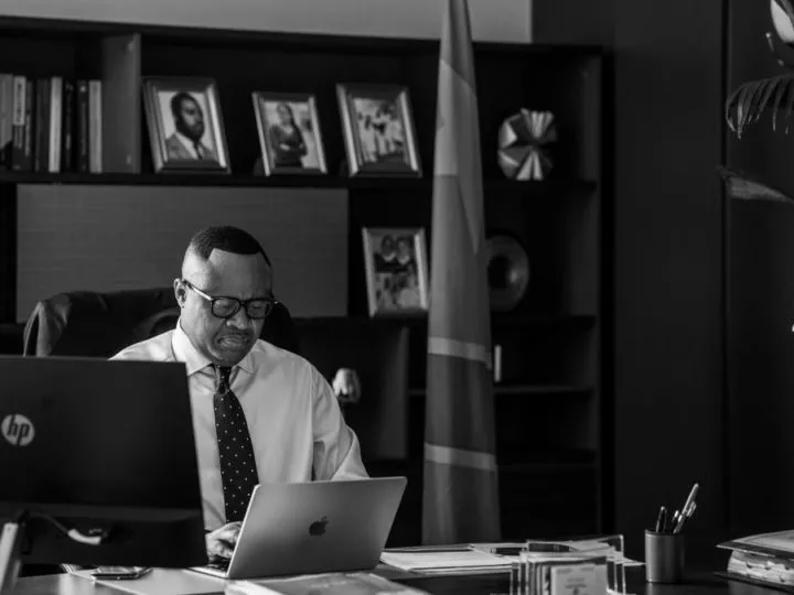 Lubaya Claudel “Après 5 années d’exercice du pouvoir absolu, le président Tshikesedi est seul responsable de la situation actuelle”