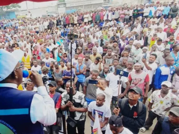 RDC : Devos Kitoko de l’ECiDe sensibilise des milliers de Kinois sur les dangers de la modification constitutionnelle