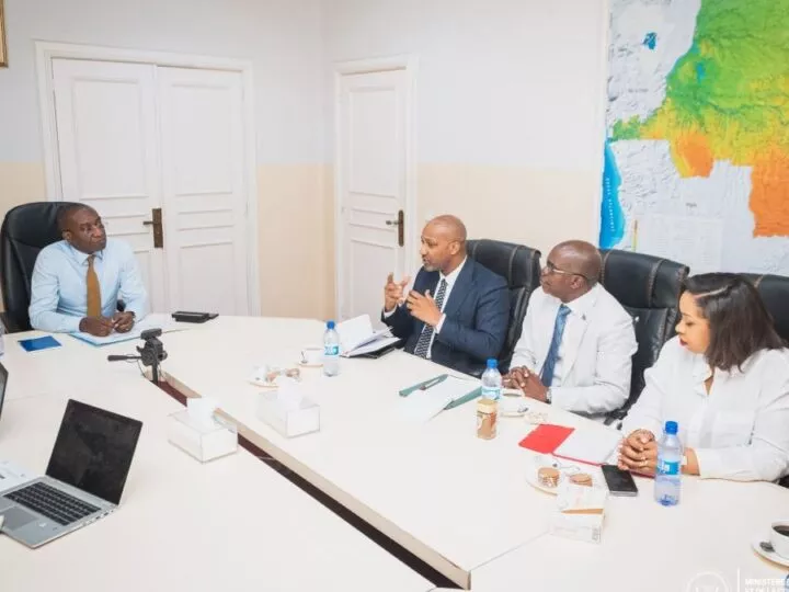 RDC : Le Vice-Premier Ministre Guylain Nyembo fait le point sur l’avancement du PDL-145T avec la Cellule de Communication présidentielle